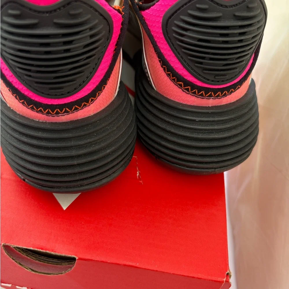 Nike Pink Air Max 2090 Iced Lilac size 8‎